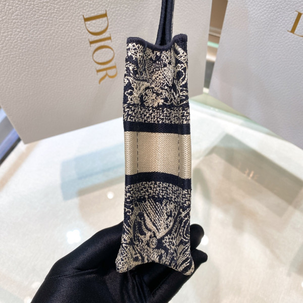 D*or book tote mini