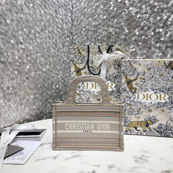 D*or book tote mini