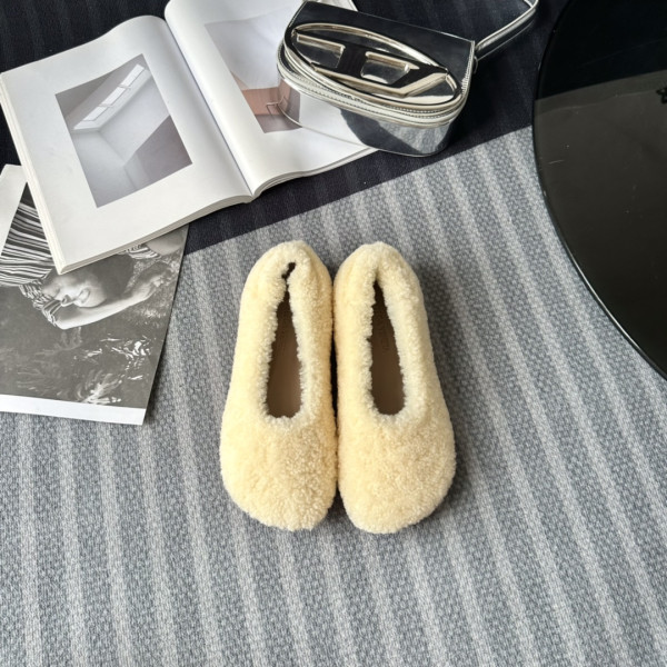 Bo*te*ga ve*ne*ta atomic shearling-trimmed ballet flats