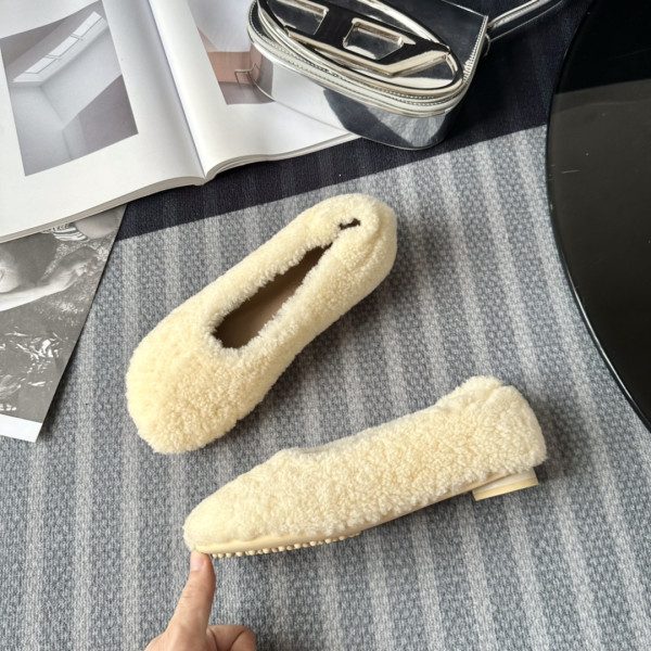 Bo*te*ga ve*ne*ta atomic shearling-trimmed ballet flats