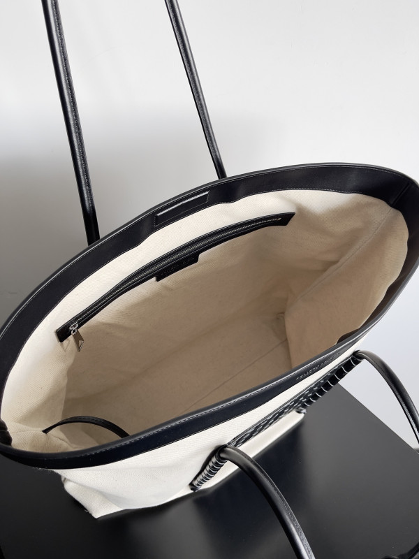 Bo*te*ga ve*ne*ta portello tote