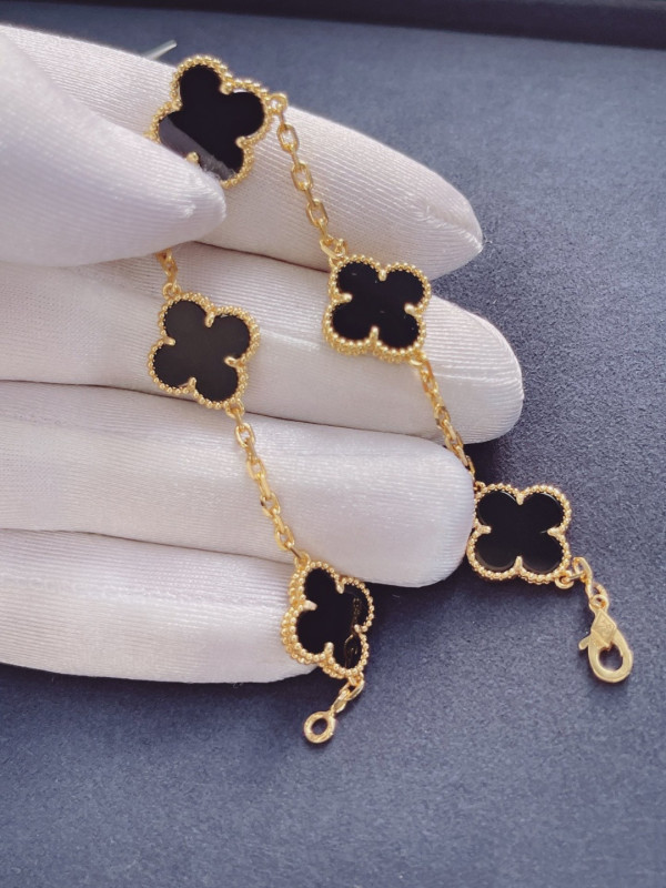 Van Cleef & Arpels Perlée BRACELET