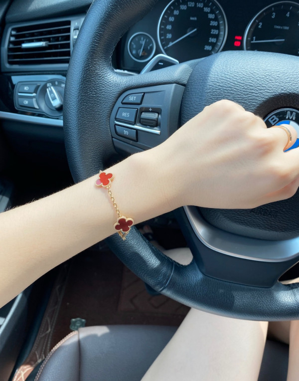 Van Cleef & Arpels Perlée BRACELET