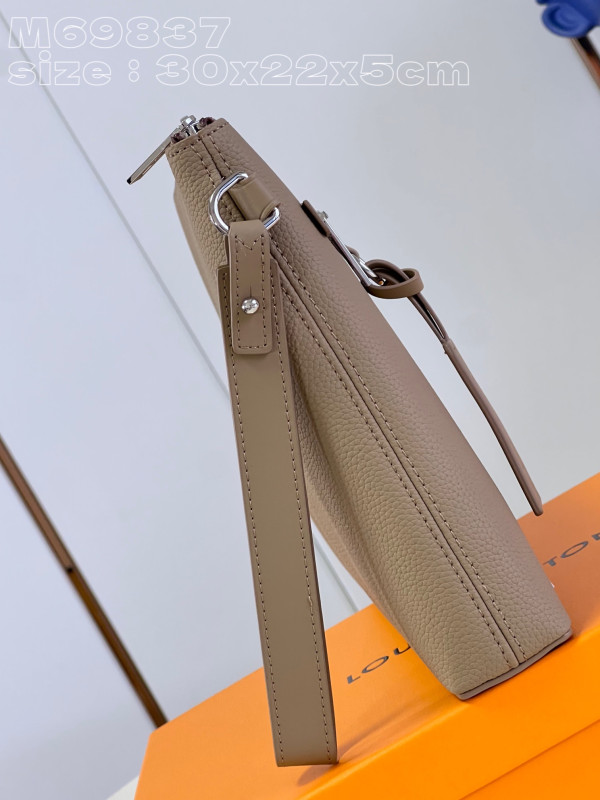 l**is V*t*n ipad pouch