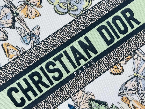 medium D*or book tote