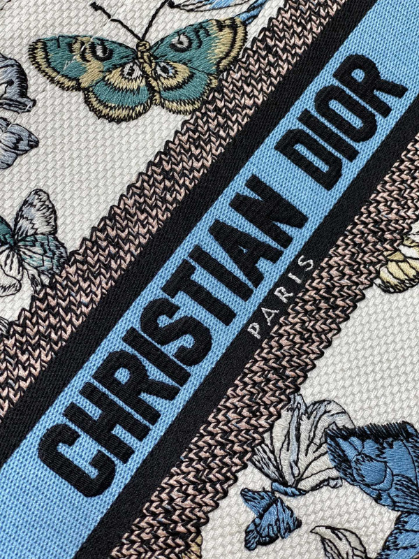 small D*or book tote