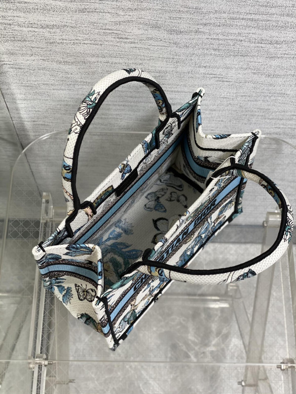 small D*or book tote