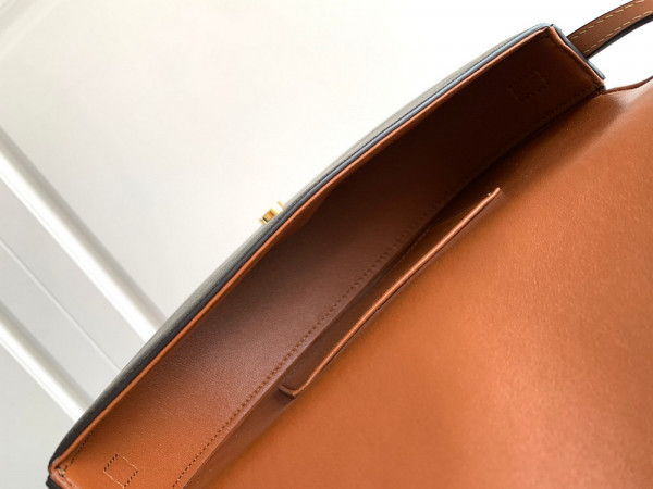 Ce**e besace cuir triomphe