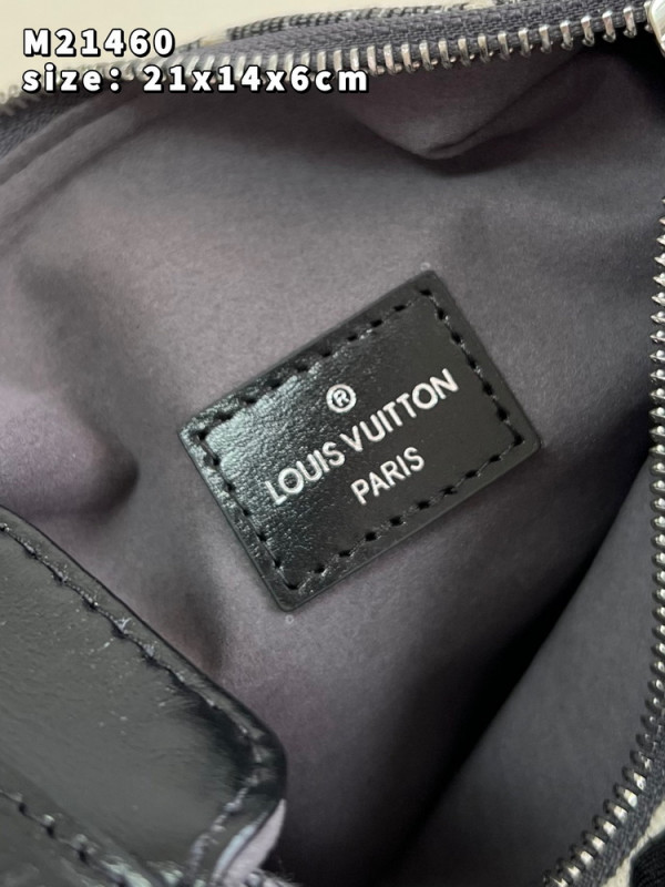 l**is V*t*n side trunk mm