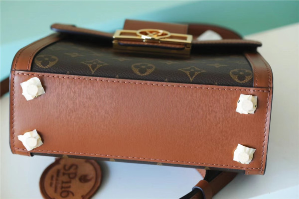 l**is V*t*n dauphine capitale