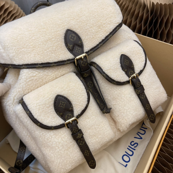 l**is V*t*n ski backpack