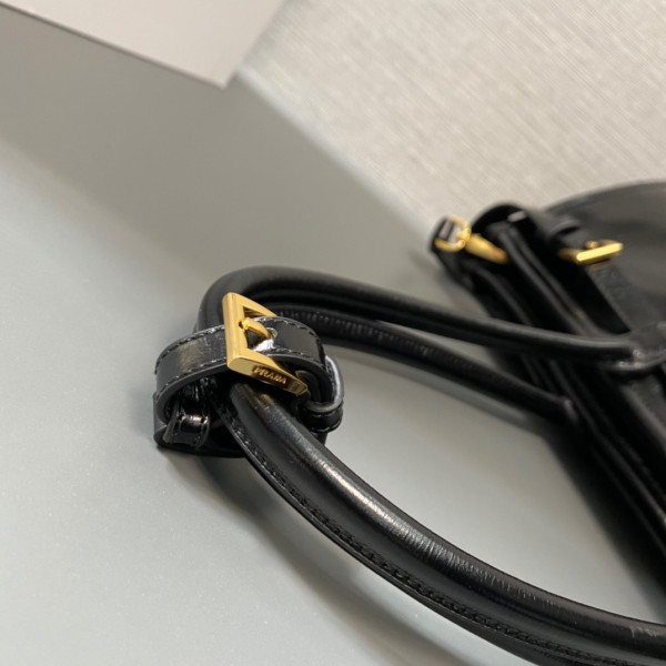 Pra*a 1ba439 soft lux bag-24-38-12cm