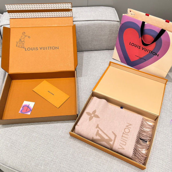 l**is V*t*n reykjavik scarf