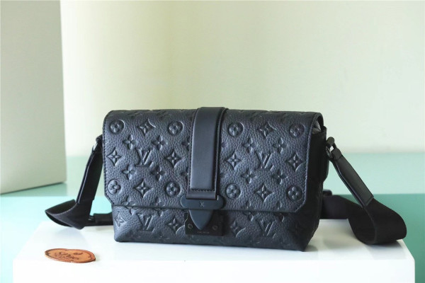 l**is V*t*n s-cape messenger