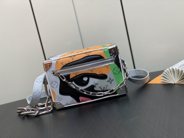 l**is V*t*n mini soft trunk