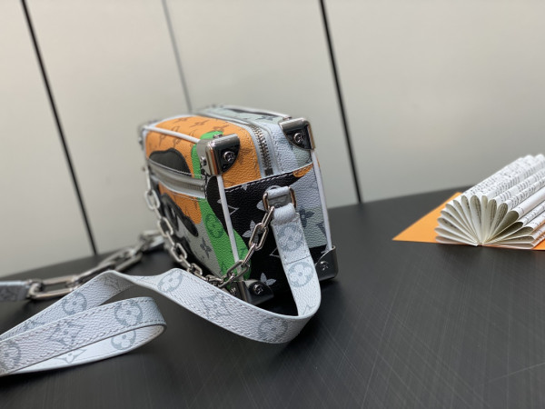 l**is V*t*n mini soft trunk