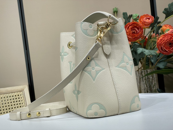 l**is V*t*n nÉonoÉ bb