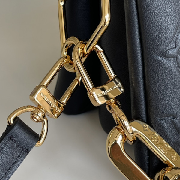 l**is V*t*n coussin bb