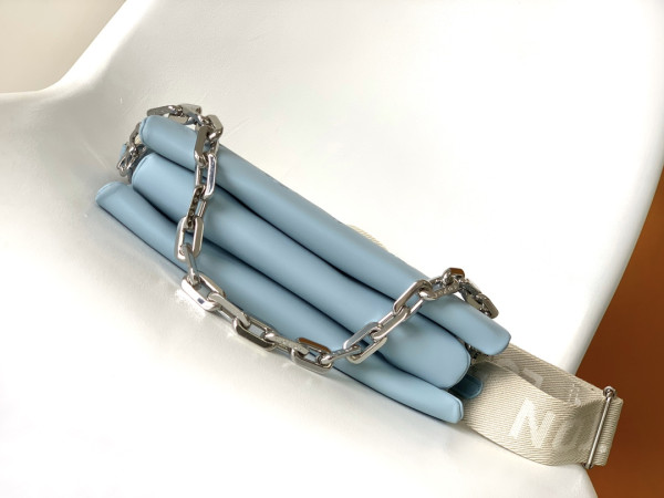 l**is V*t*n coussin pm-26*20*12cm