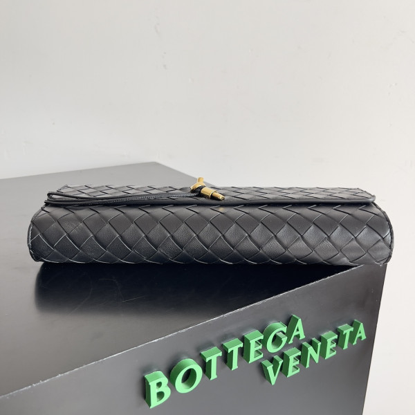 Bo*te*ga ve*ne*ta long clutch andiamo with handle