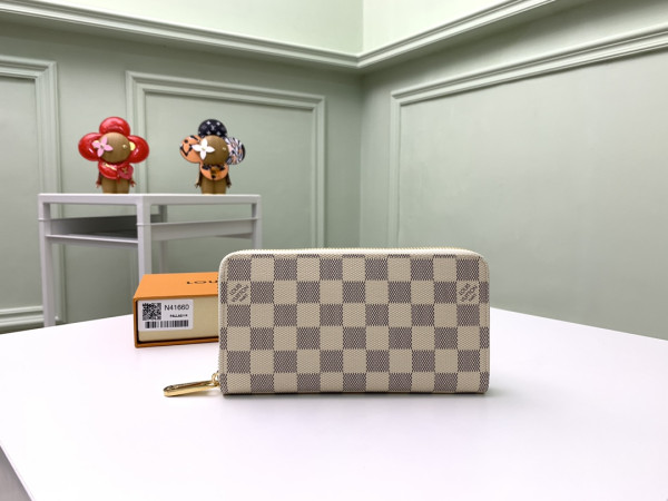 l**is V*t*n zippy wallet