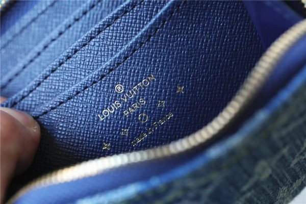 l**is V*t*n zippy coin purse