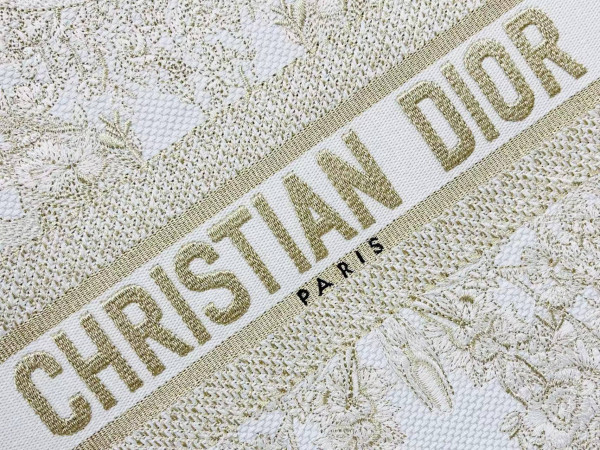 large D*or book tote