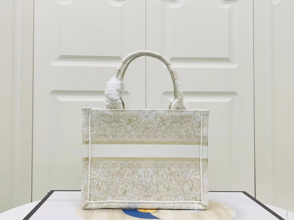 small D*or book tote