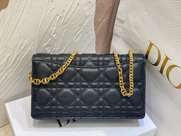 D*or caro pouch with chain