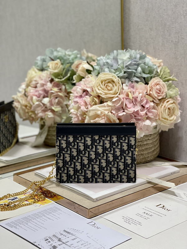 D*or caro zipped pouch with chain