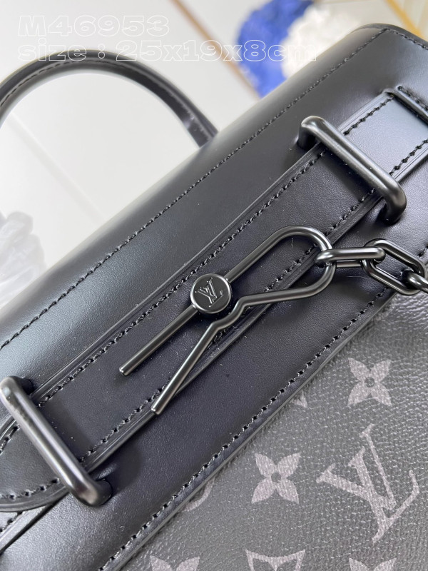 l**is V*t*n steamer wearable wallet-25*19*8cm