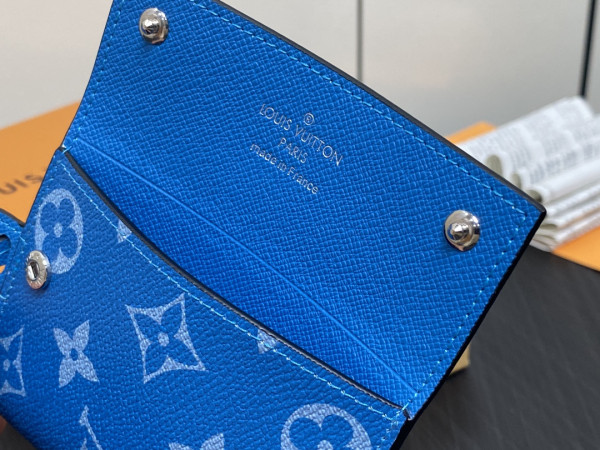 l**is V*t*n card holder necklace-7.6*10*0.5cm