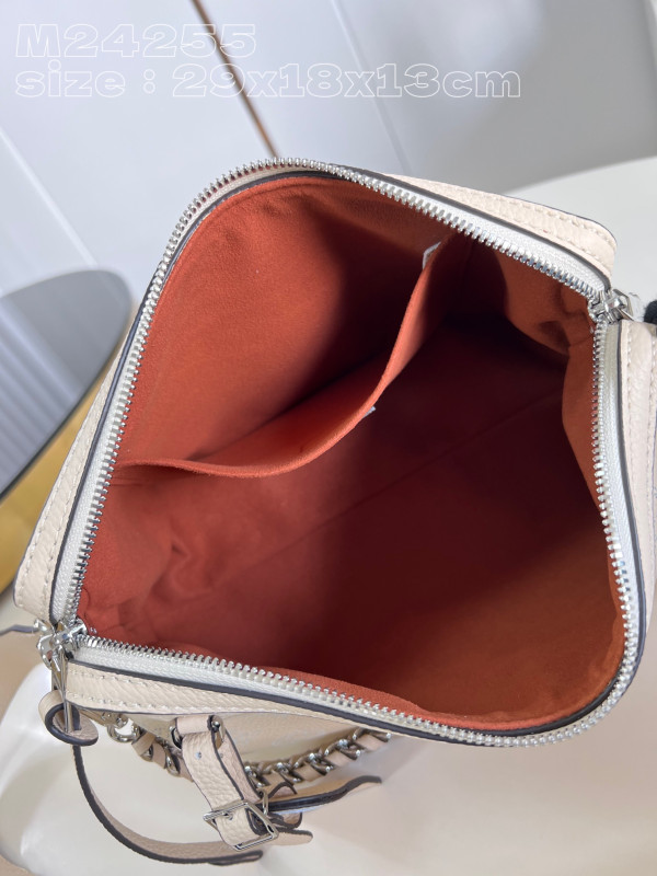 l**is V*t*n hand it all pm - 29 x 18 x 13cm