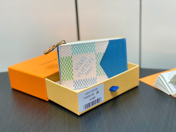 l**is V*t*n romy card holder-12*8*0.8cm