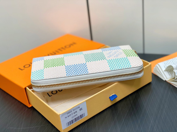 l**is V*t*n zippy wallet-19.5*10.5*2.5 cm