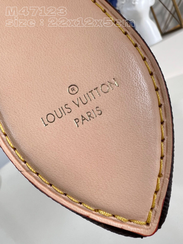 l**is V*t*n pochette tirette - 22 x 12 x5.5cm