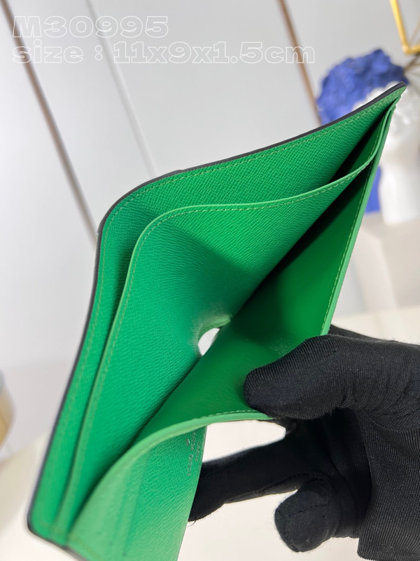 l**is V*t*n multiple wallet-11.5-9-1.5cm