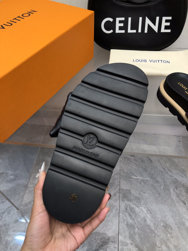 l**is V*t*n pool pillow comfort mule