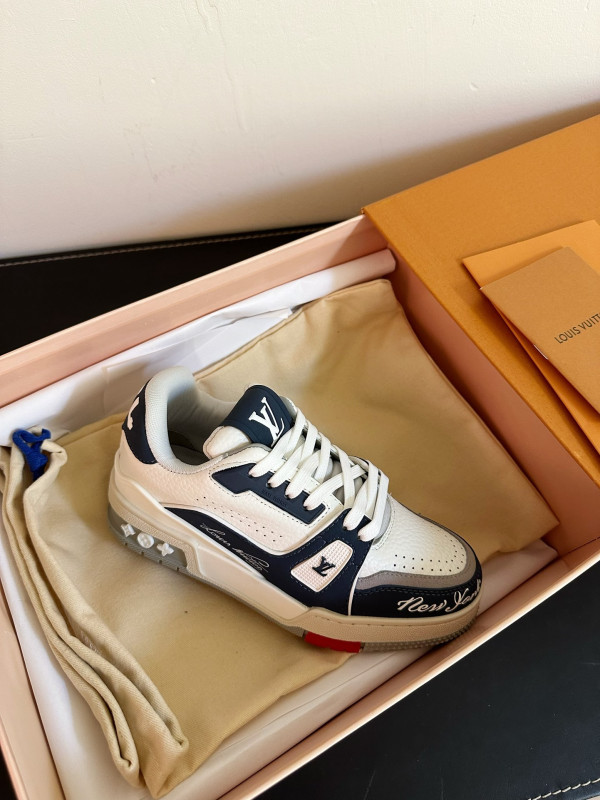 l**is V*t*n sneakers