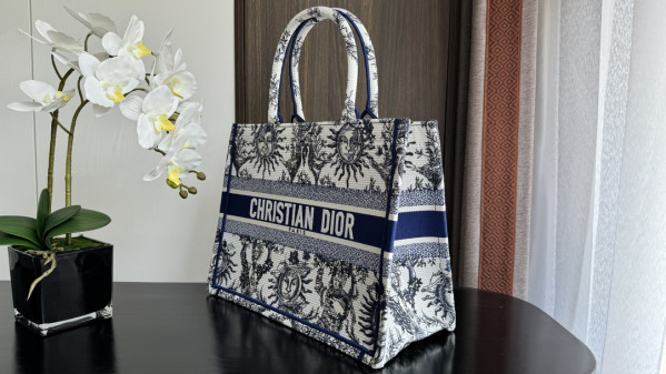 medium D*or book tote-36*18*28cm