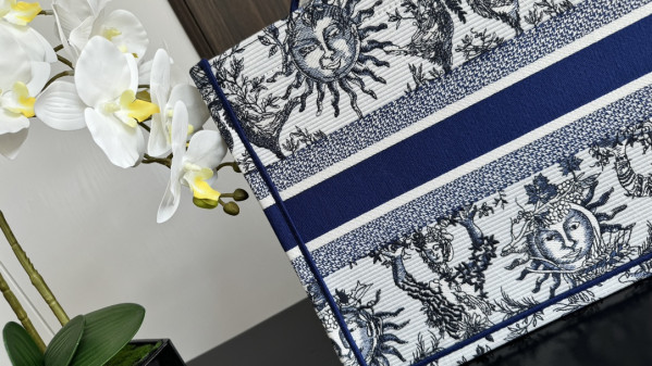 medium D*or book tote-36*18*28cm