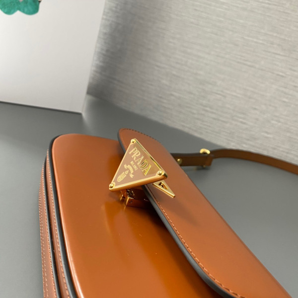 Pra*a patent bag-20.5*10.5*4cm