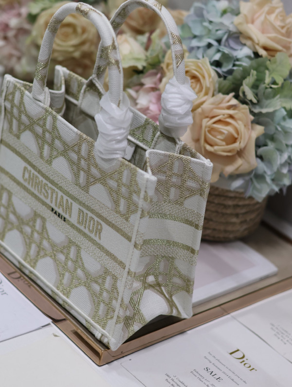 small D*or book tote-26.5*21*14cm