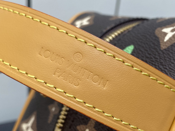 l**is V*t*n locker dopp kit bag-23*13*12cm