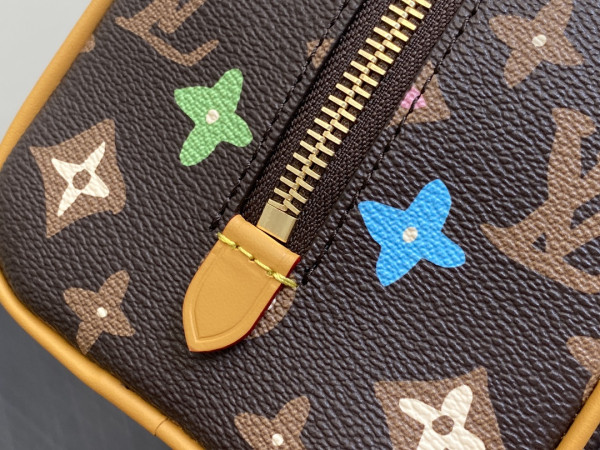 l**is V*t*n locker dopp kit bag-23*13*12cm