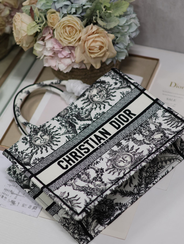 medium D*or book tote-36*18*28cm