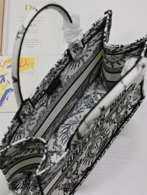 medium D*or book tote-36*18*28cm