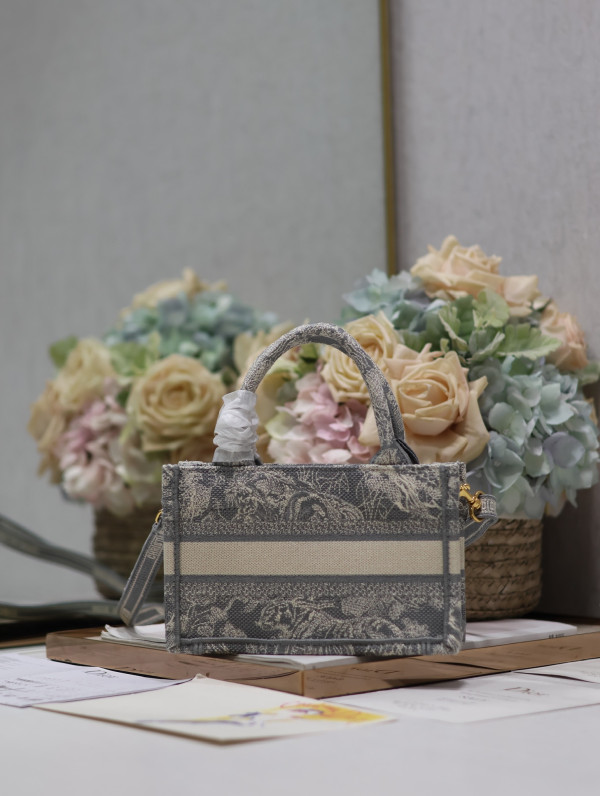 D*or mini book tote-21.5*13*7.5cm