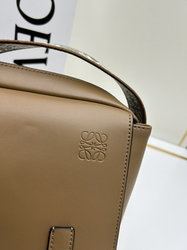 LOEWE messenger bag-24.5*18*10.5cm
