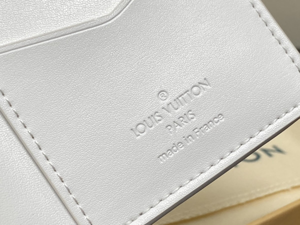 l**is V*t*n pocket organizer-8*11.1*1 cm